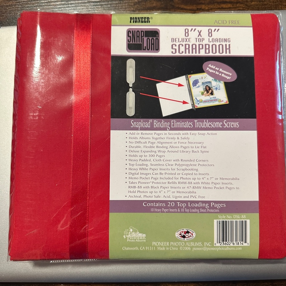 PIONEER Red Snapload Scrapbook Album